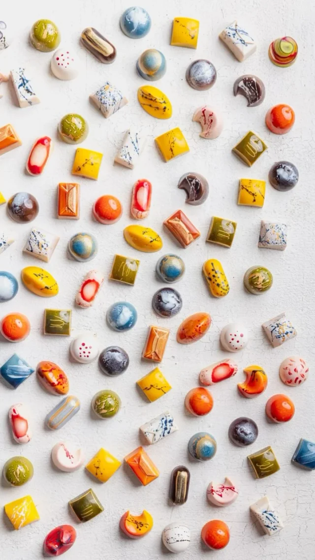 We always look on the bright side of life! ☀️ Chocolate art is all about turning edible cocoa into visually stunning masterpieces. With Chocolours, the magic lies in the bold, vibrant colors, intricate designs, and creative presentation. Whether it’s hand-painted bonbons, marble-swirled chocolate bars, or geometric chocolate sculptures, the key to making chocolate an art form is in the details.

#ChocolateArt #HandmadeChocolate #EdibleArt #ChocolateLover #ArtisanChocolate #BrightChocolate #ColorfulTreats #ChocolateDesign #LuxuryChocolate #Foodie #SpringVibes #SweetIndulgence #DessertArt