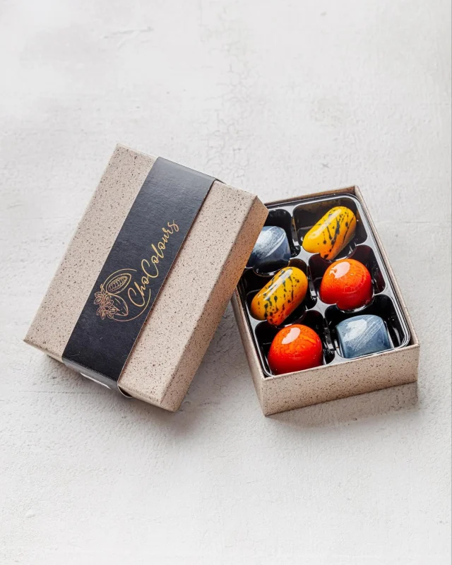 🍎 Not sure what to get your little one’s teacher?🍎

Our handmade chocolate gifts are the sweetest way to show appreciation – perfect for teachers, TAs, and school staff who’ve gone above and beyond this term.

Because let’s face it… chocolate always gets too marks 🙌

Order now for end-of-term gifting!

#TeacherGifts #EndOfTermTreats #ChocolatesForTeachers #ThankYouTeacher #ChocoloursGifts #SchoolRunApproved #Chocolate #ChocolateLovers