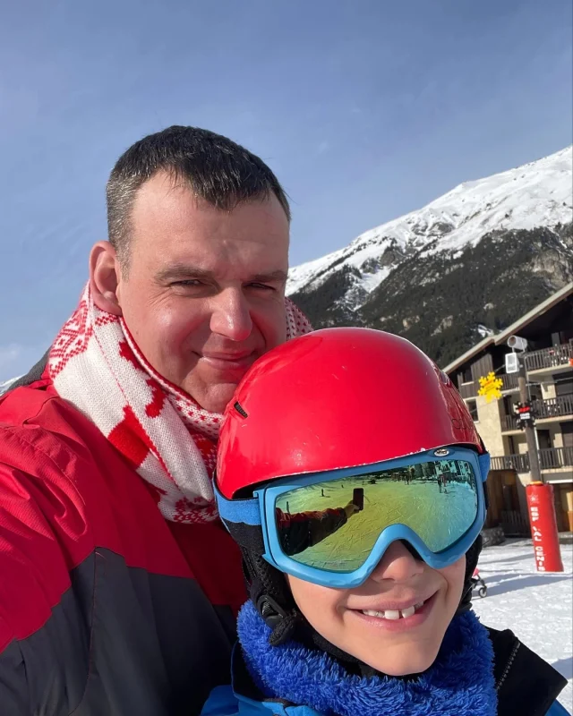 Happy Father’s Day...

...from Mariusz and Greg — a reminder that the best things in life are simple: time together, a bit of laughter, and maybe a little chocolate.

#FathersDay #Chocolours #SimpleJoy #DadAndSon #ChocoloursMoments #SweetMemories #AdventureBuddies #TasteTheColour