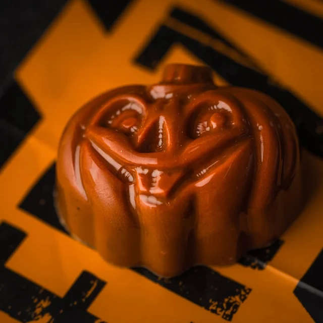 All Tricks, No Treats 🎃

Our limited-edition Halloween Collection is here...packed with spooky charm and irresistibly moreish flavours. 

Witch’s Brew – Matcha and Verbena

Ghostly Lava Salt Caramel

Vampire Blood Raspberry – Raspberry Pate de Fruit

Pumpkin Patch Delight – Pumpkin & Yuzu

Zombie Zest – Lime & Chili

Choccy Monsters – 40% Milk ganache

Tell us which one you'd reach for first...if you dare...👻